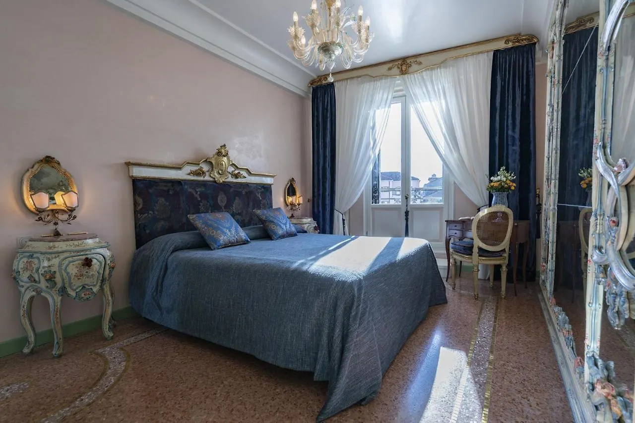 Ca' Degli Specchi Grand Canal Apartment Venice Italy