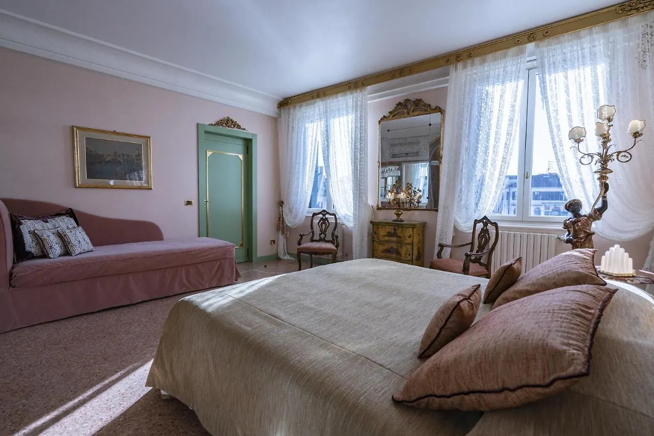 Ca' Degli Specchi Grand Canal Apartment Venice Italy