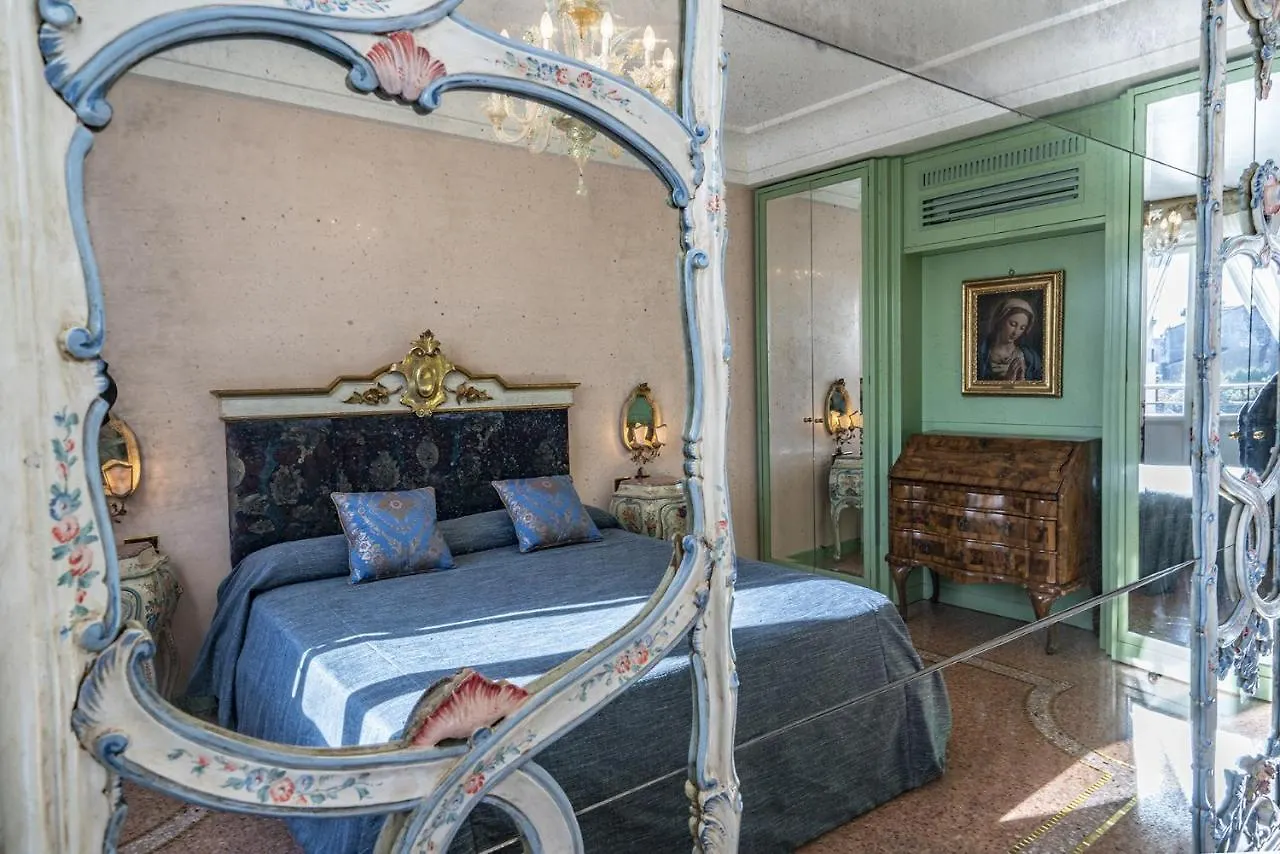 Ca' Degli Specchi Grand Canal Apartment Venice