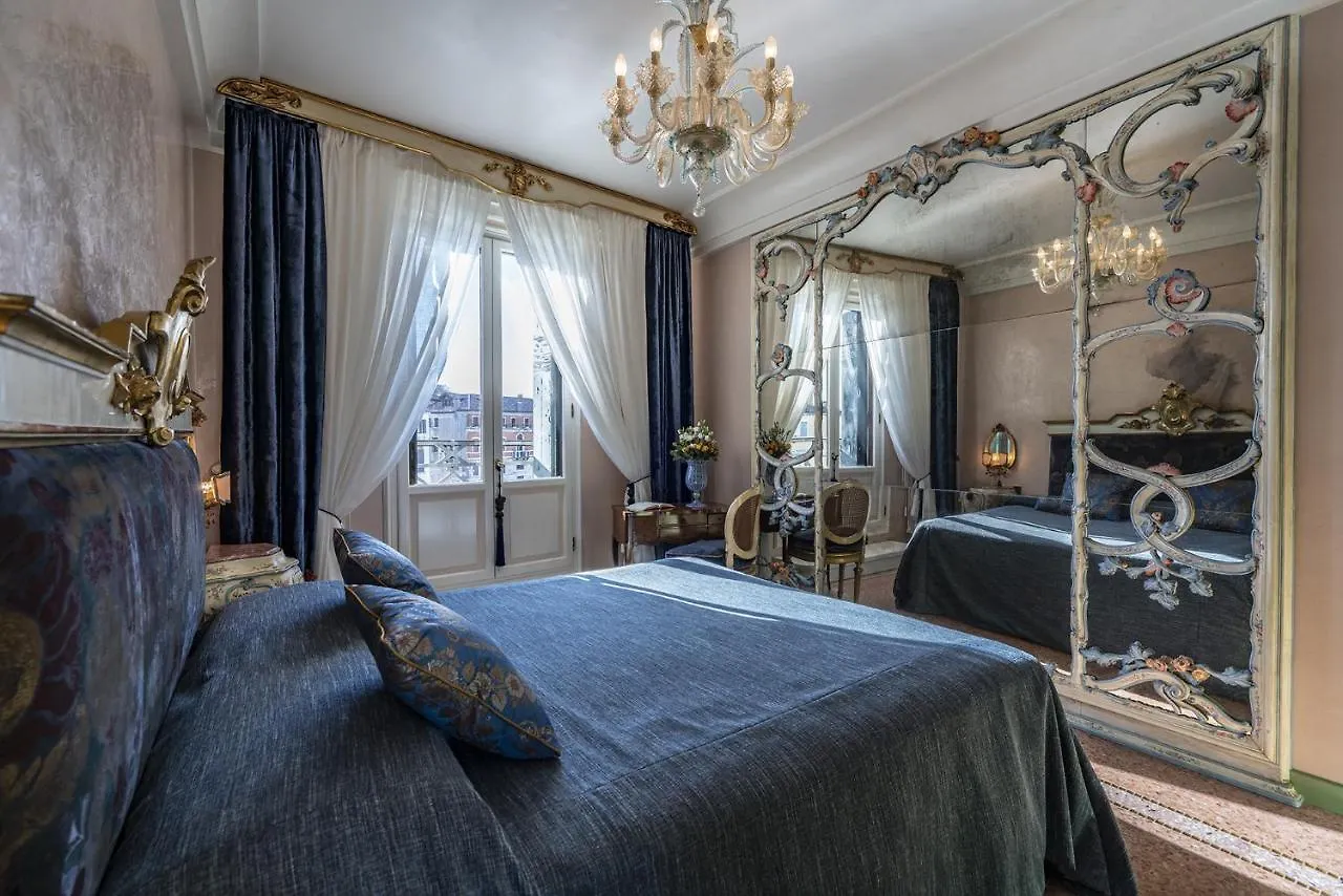 Ca' Degli Specchi Grand Canal Apartment Venice